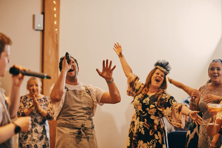 Home page 14 Astonishing singers singing waiters 96